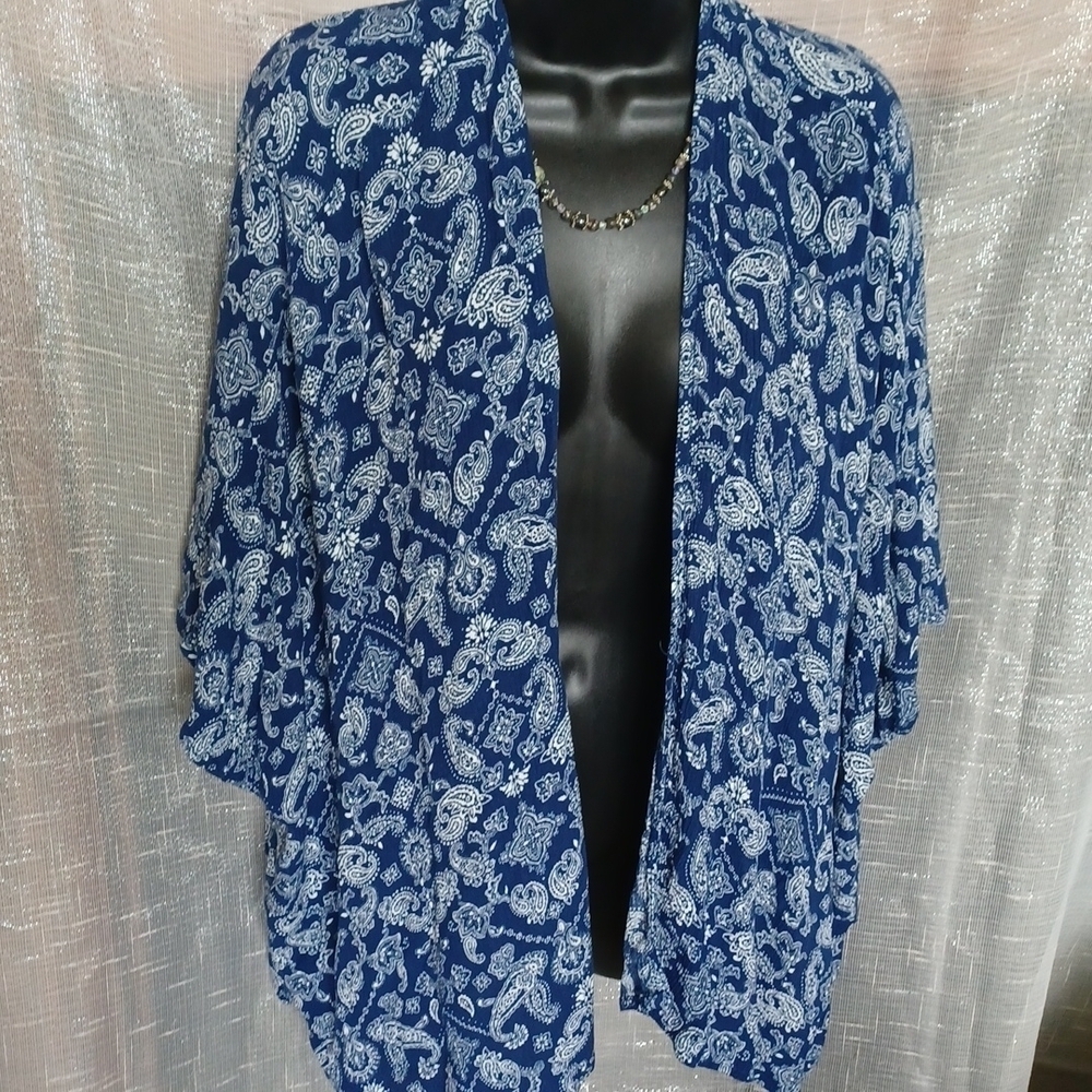 Forever 21 Paisley boho print topper wrap Blue/white Sz S oversized